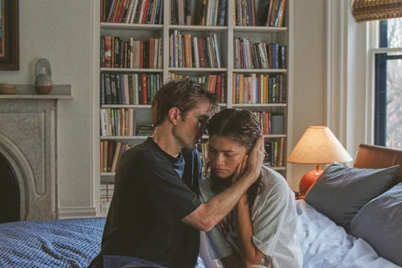 Robert Pattinson et Zendaya jouent dans The Drama d'A24.