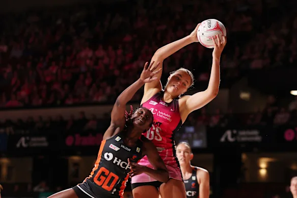 Elmere van der Berg monte haut. 