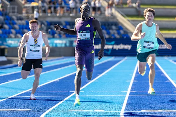Oui, c'est réel : la goutte La goutte franchit la ligne d'arrivée.