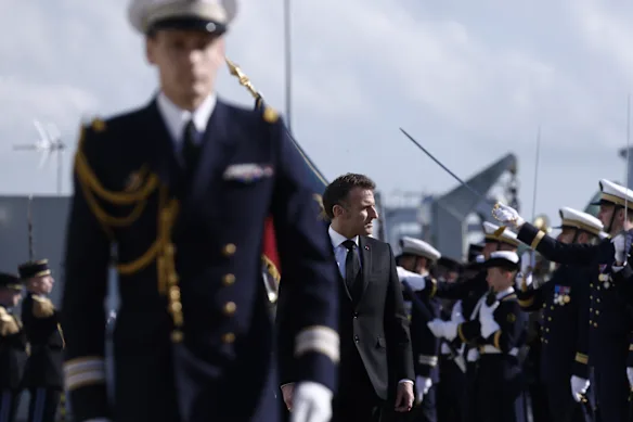 Le président français Emmanuel Macron a visité une base de sous-marins nucléaires à Crozon, dans le nord-ouest de la France, le mois dernier.