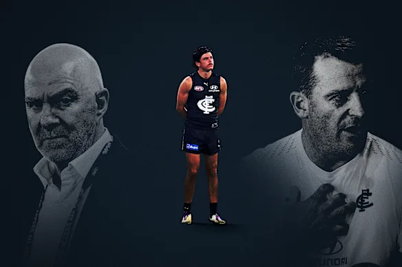 De gauche à droite : Graham Wright, PDG de Carlton, Elijah Hollands et l'entraîneur Michael Voss.