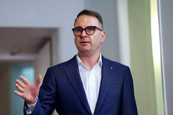Le sénateur Andrew Bragg.