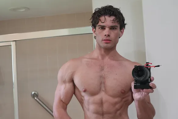 Claviculaire, de son vrai nom Braden Peters.