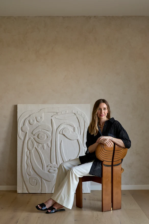 Kerrie-Ann Jones est une grande fan de claquettes noires et en possède plusieurs paires.