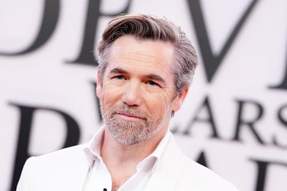 L'acteur australien Patrick Brammall joue dans Le Diable s'habille en Prada 2.