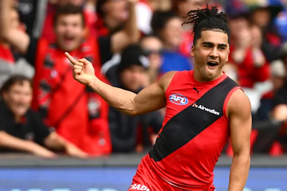 Le jeune pistolet des bombardiers Isaac Kako.