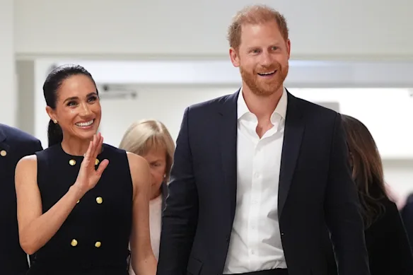 Le prince Harry (photographié ici aux côtés de Meghan, la duchesse de Sussex) se rendra mercredi au siège des Western Bulldogs à Footscray.
