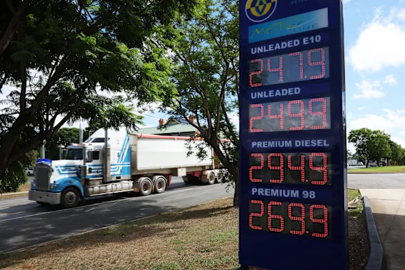 Les augmentations de salaire des entreprises de camionnage pourraient se répercuter sur une économie déjà confrontée à une inflation tenace.