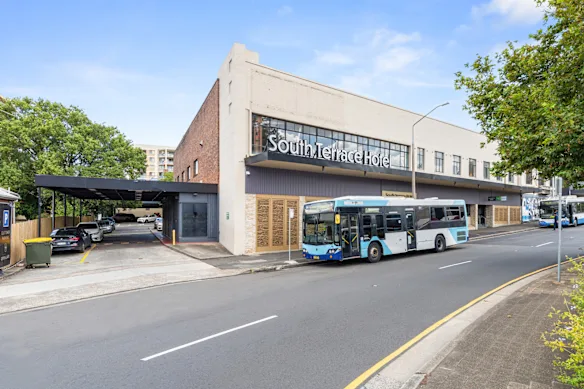 Oscars possède un vaste portefeuille et a l'intention de moderniser le pub de 2 100 mètres carrés situé au 280 South Terrace.