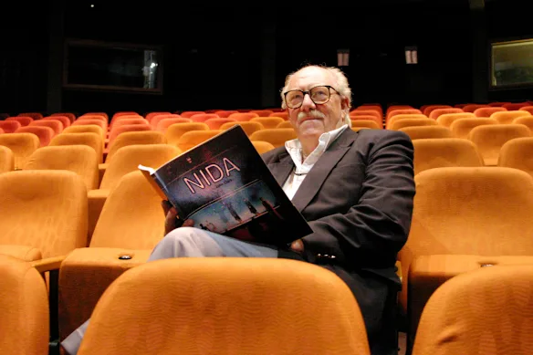 John Clark en 2003 avec une histoire de NIDA, l'année avant sa retraite.