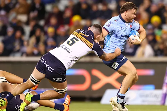   Tom Lambert des Waratahs en action contre les Brumbies
