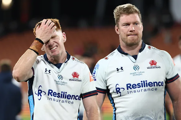 Sid Harvey (à gauche) et les Waratahs ont eu une soirée à oublier contre les Chiefs.