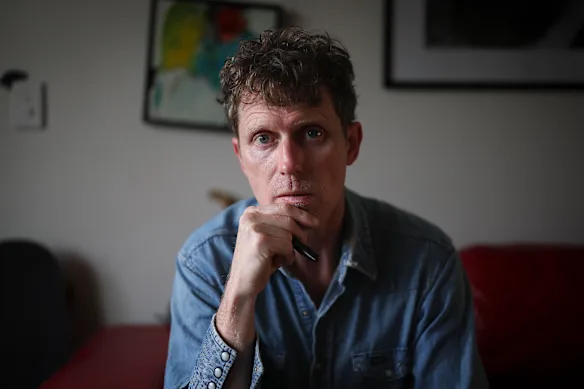 Que dois-je faire maintenant ? : Le comédien David Quirk a dû repenser et retravailler son émission après le décès de Dezi Freeman lundi.