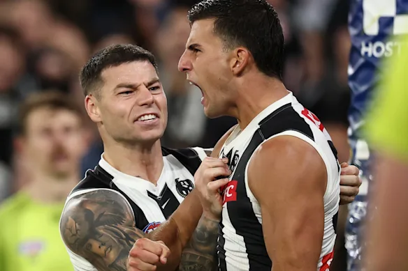 Nick Daicos (à droite) et Jamie Elliott (à gauche) ont passé des soirées inoubliables pour Collingwood.