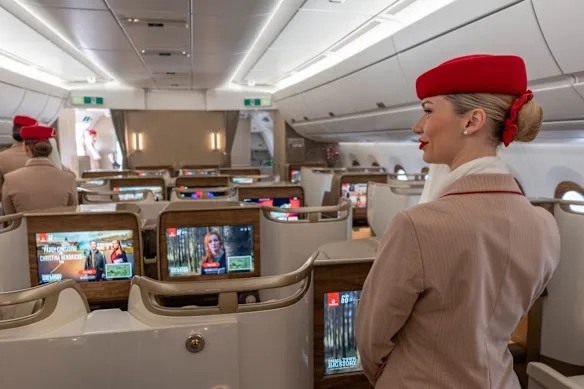 La cabine de classe affaires d'un avion Emirates. 