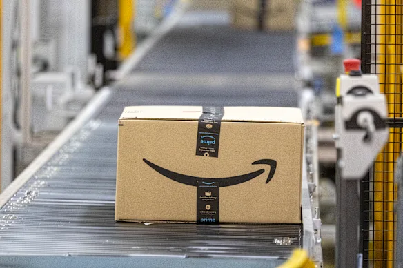 Le centre de distribution robotisé d'Amazon à Ravenhall, Melbourne, un entrepôt presque deux fois plus grand que le Melbourne Cricket Ground.