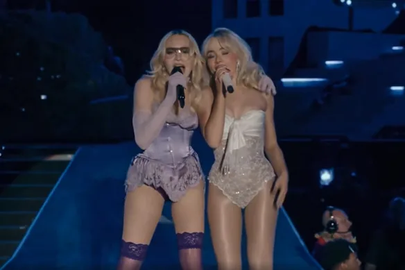 Madonna (à gauche) a rejoint Sabrina Carpenter sur scène à Coachella, confirmant que la reine de la pop est bel et bien de retour.
