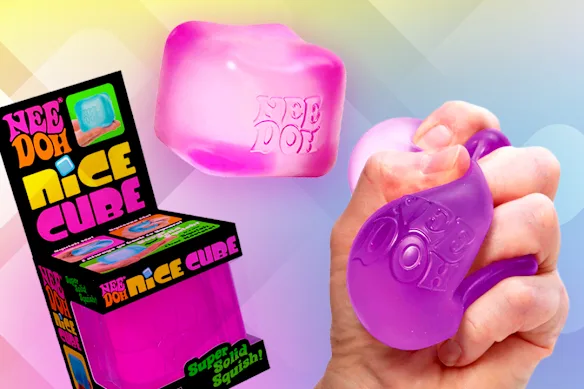 Lancés en 2017, NeeDoh se décline en différentes formes et couleurs, le cube étant l'un des modèles les plus populaires.