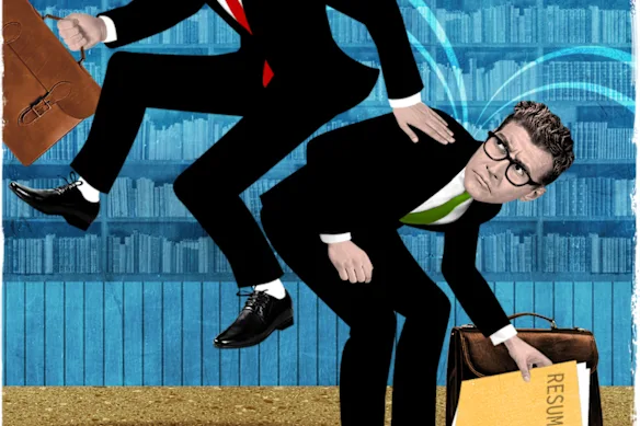 Devenir le patron d'une personne supérieure à vous est également une situation délicate à gérer, écrit le Dr Kirstin Ferguson. 