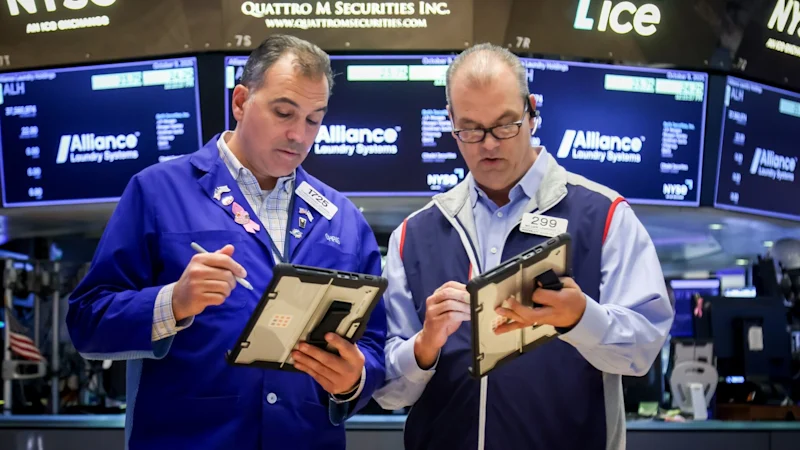 Wall Street monte, le pétrole recule, l'ASX est sur le point de bondir ; Meta dégringole ; Le dollar australien bondit