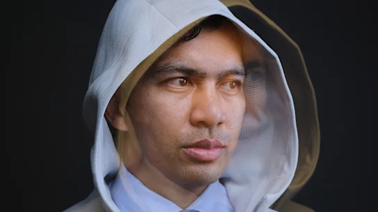 Aron D'Souza estime que dans un avenir dominé par l'IA, la seule chance pour l'humanité est de se développer : « La surhumanité est la seule chose qui compte maintenant. »