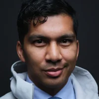 Le fondateur d&rsquo;Enhanced Games, Aron D&rsquo;Souza, se tourne vers l&rsquo;IA pour défier les médias, soutenu par le co-fondateur de PayPal, Peter Thiel.