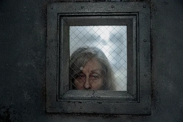 Judith Light dans le rôle de Dorry dans The Terror : Devil in Silver.
