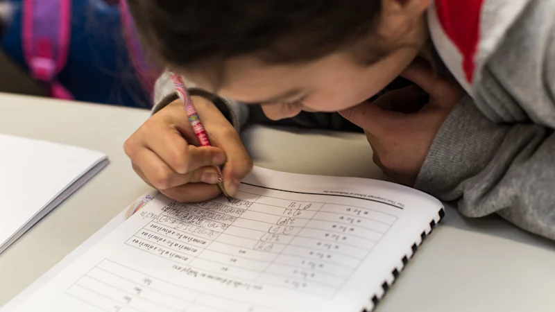 Le gouvernement investit dans les écoles communautaires pour permettre un meilleur engagement dans notre région
