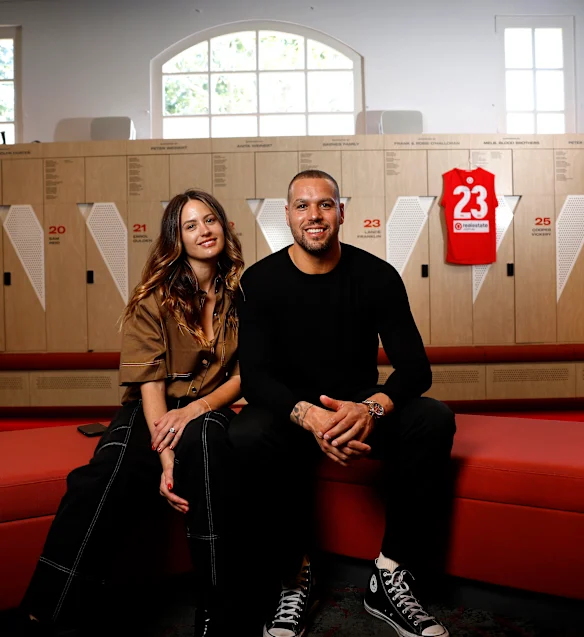 Jesinta et Lance Franklin à l'annonce de sa retraite en 2023.