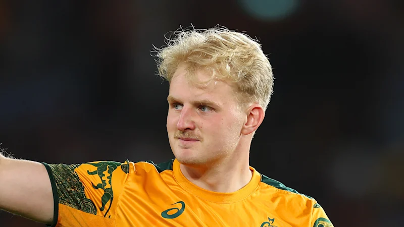L’entraîneur des Wallabies, Joe Schmidt, exhorte la star des Queensland Reds à résister à un déménagement à l’étranger