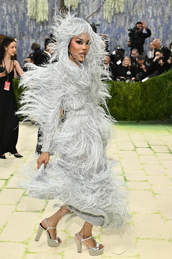 Teyana Taylor en mouvement au Met Gala.