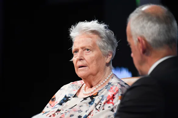 L'expert en énergie et infrastructures Kerry Schott a réalisé un examen d'Inland Rail en 2023.
