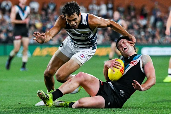 Jack Martin est sur le point de prolonger sa carrière dans l'AFL à Geelong jusqu'à la saison prochaine.