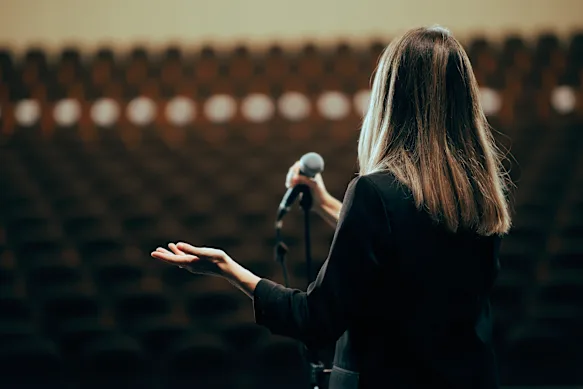 Le nombre de femmes dont les idées ont été volées est incalculable.