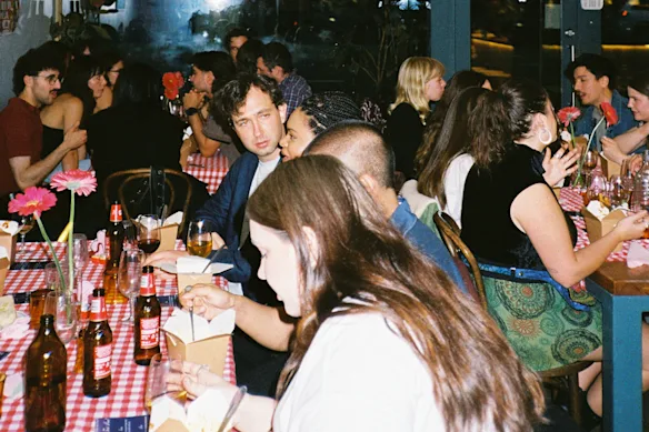 Les événements pour célibataires IRL (dans la vraie vie) organisés par des sociétés telles que Thursday et Crush Club (photo) sont devenus plus populaires à mesure que les gens recherchent des alternatives aux applications de rencontres.