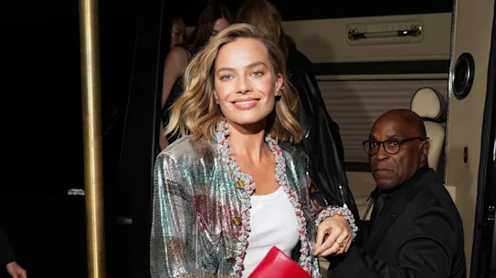Margot Robbie porte Chanel à l'after-party du Gala du Met Saint Laurent. 