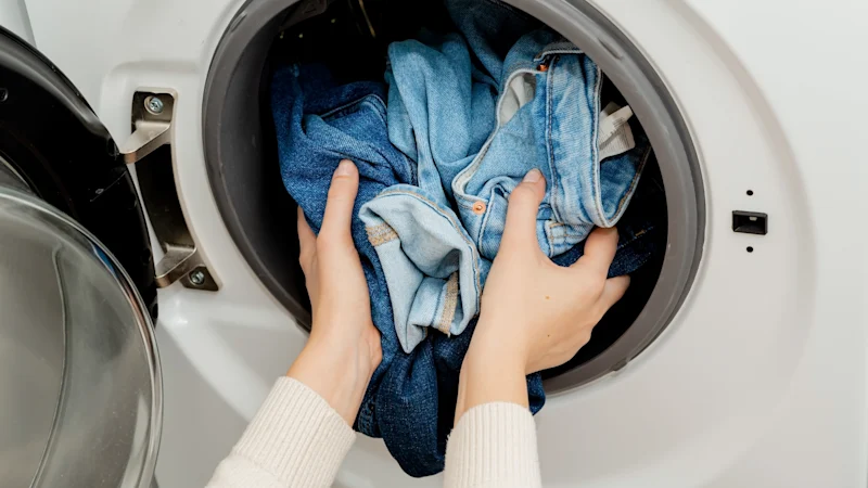 À quelle fréquence exacte devez-vous laver vos jeans et autres mythes sur le denim démystifiés