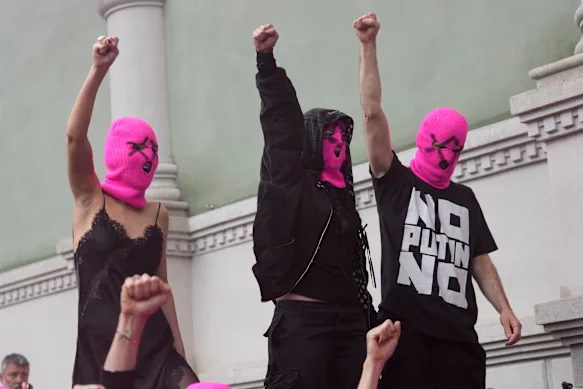 Le groupe russe Pussy Riot s'est associé aux Ukrainiens de Femen.