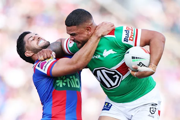 Latrell Mitchell était dans une forme inquiétante pour Souths Sydney contre les Knights dimanche.
