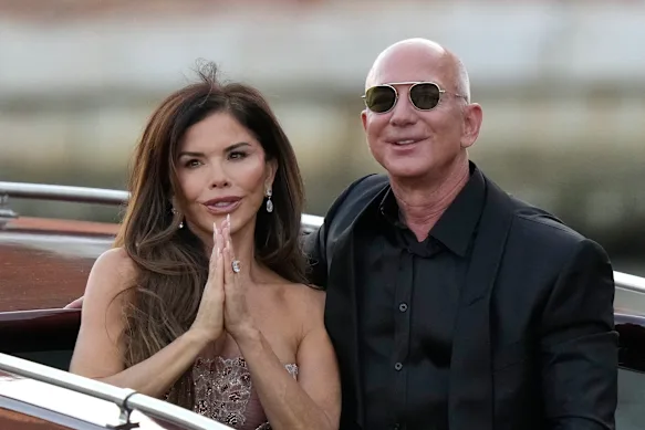 Lauren Sanchez Bezos et le fondateur d'Amazon Jeff Bezos lors de leur mariage à Venise en juin 2025. 