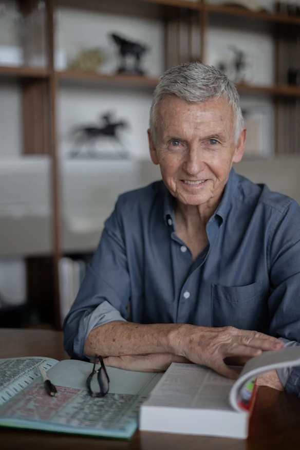   Bruce McAvaney a été encouragé à participer à Who Do You Think You Are ? par la légende de l'AFL Dennis Cometti. 