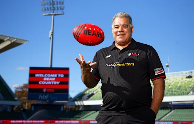 L'entraîneur des Perth Bears, Mal Meninga, brise son silence sur les plafonds salariaux, les Chiefs de PNG et les rumeurs de départ