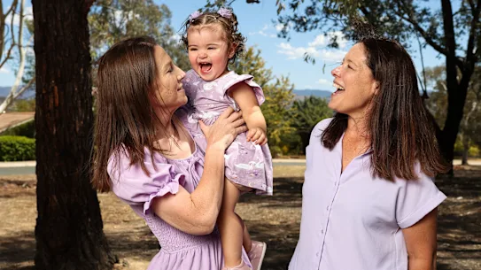 Après deux mois de blocage en Colombie, Melinda et Gail McCann pourraient rentrer chez elles avec leur bébé, Alexis.