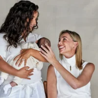 Les meilleures amies Ashleigh et Lucy ont conclu un pacte pour mettre fin à 10 ans de chagrin en matière de fertilité.