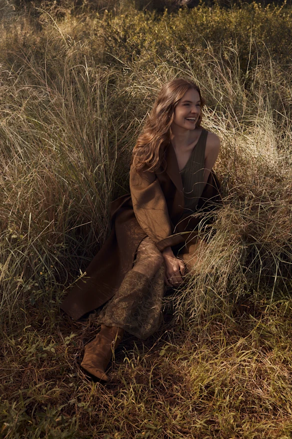 Manteau Vittoria Gwen de Christensen Copenhagen. Robe et bottes Zara.