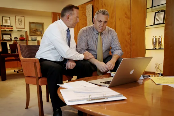 L'ancien premier ministre Tony Abbott et le trésorier Joe Hockey préparent le budget 2015 après leur première sortie malheureuse en 2014.