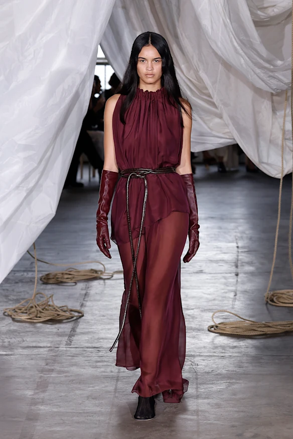 La collection Resort 27 de Bianca Spender le deuxième jour de la Fashion Week australienne.