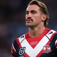 La star des Roosters en tournée en PNG alors que les Chiefs concluent un contrat de deux ans