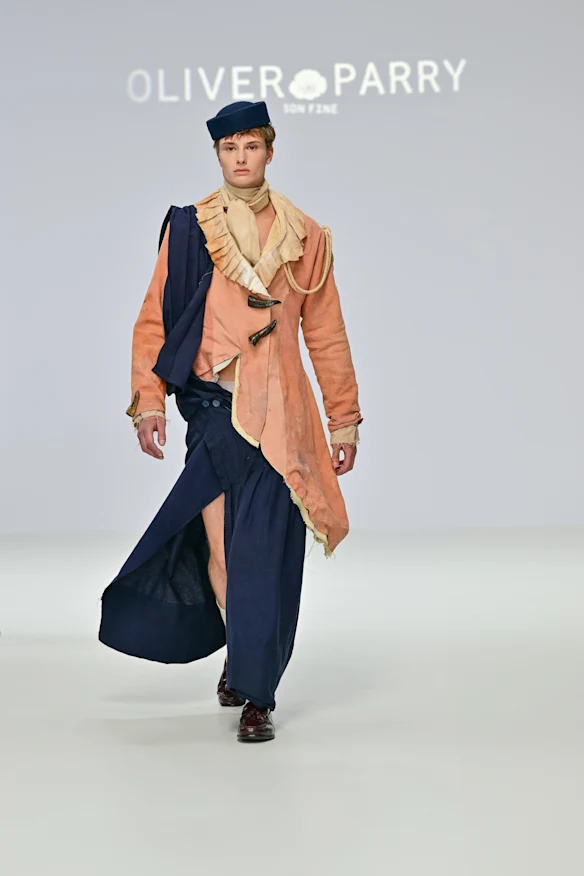Oliver Parry du TAFE Fashion Design Studio à l'Australian Fashion Week, MCA.