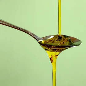 Optez pour un filet d'huile d'olive et de citron sur une salade, ou incorporez-le à un repas équilibré, avant de le shooter. 